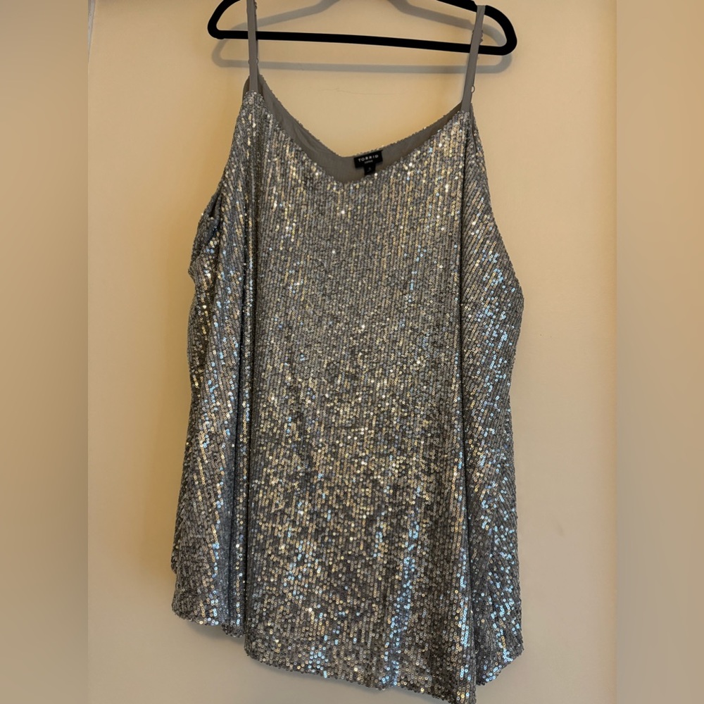 NWOT Torrid spaghetti strap silver sequin top size 5